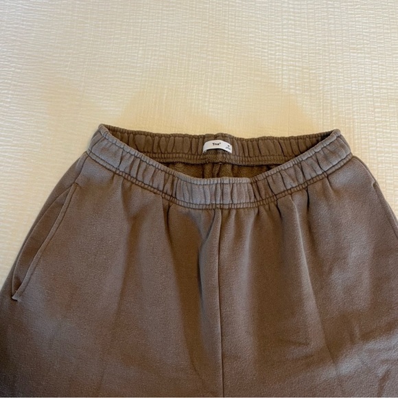 SOLD❗️Aritzia TNA sweatpants high rise taupe M - Picture 3 of 9